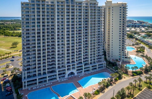 Miramar Beach Condo | Ariel Dunes II 0902 - Deluxe beach condo, steps to the pools and Gulf!
