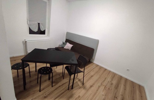 Zeitz Apartment | AriProp Parkside Modern Apartment with 3 rooms