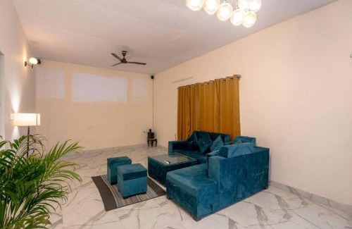 Noida Villa | Aristocrats by Grehstay 2BHK House with Lawn