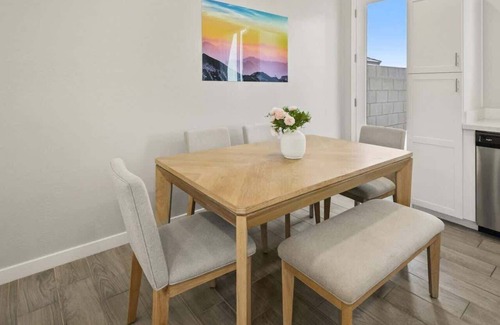Glendale Apartment | Arizona Escape 2BR2B + Pool and Free parking