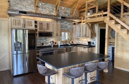 Williamstown Cabin | Ark Encounter★ Lakefront Front Cabin, Dock Water Slides, Screened Porch Hot Tub★