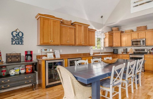 South Haven Apartment | Ark on Park: Private Inground Pool, sleeps 12