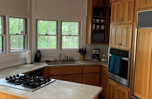 Quitman House | Arkansas Lakefront Hideaway