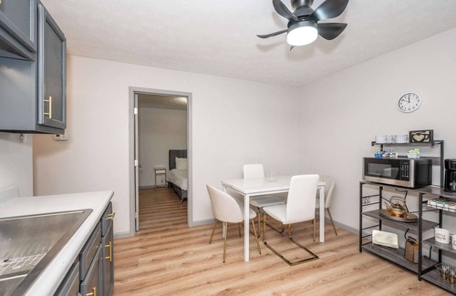 Williamstown Condo | Arkstone Retreat 1 – Chic Downtown Escape!