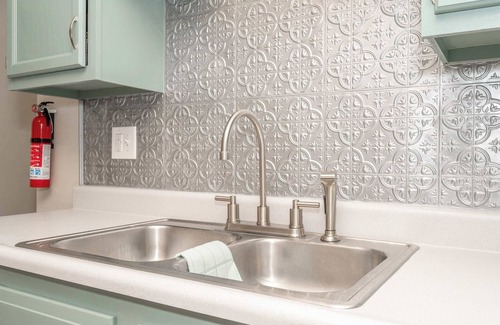Williamstown Condo | Arkstone Retreat 2 – Chic 2 BDR!