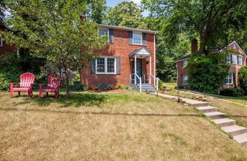Arlington House | Arlington Colonial Retreat Home: 15-min to Washington DC