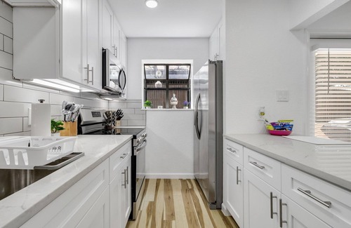 West Arlington House | Arlington Entertainment District Home - Blue Door