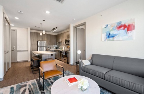 Central Arlington Apartment | Arlington Stylish 2BD 2BA Apartment