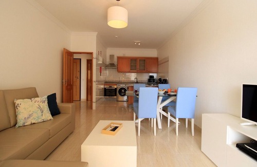 Alporchinhos Apartment | ARMAÇÃO DE PÊRA BRIGHTNESS 1 WITH POOL by HOMING