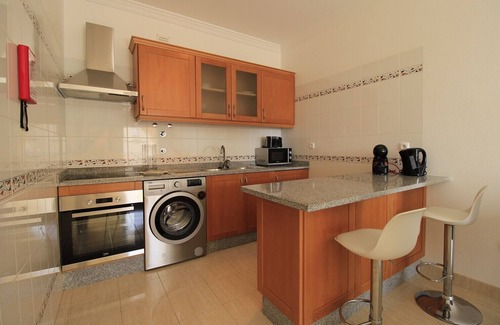 Alporchinhos Apartment | ARMAÇÃO DE PÊRA BRIGHTNESS 1 WITH POOL by HOMING
