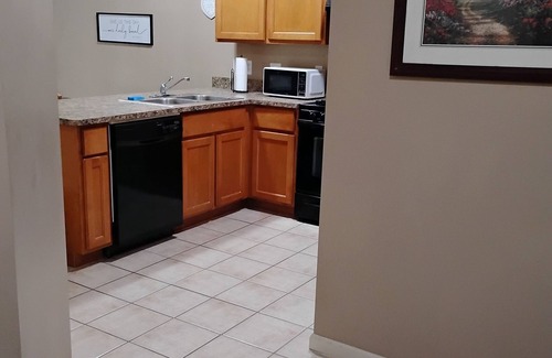 Allenton Apartment | Armada is only a block long however has much to offer from Achatz Pies to Blakes