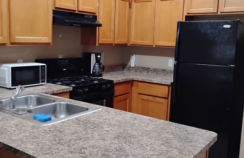 Allenton Apartment | Armada is only a block long however has much to offer from Achatz Pies to Blakes