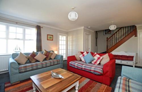 Bamburgh House | Armstrong Cottages No22