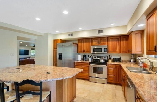 Shadow Hills House | Arnoldo, 5 Bedroom 4 full baths, pool, hot tub, views