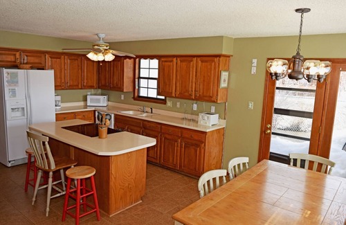 Red River House | Arnolds River Retreat - In town - On The River - Cable - Washer/Dryer - Wood Sto