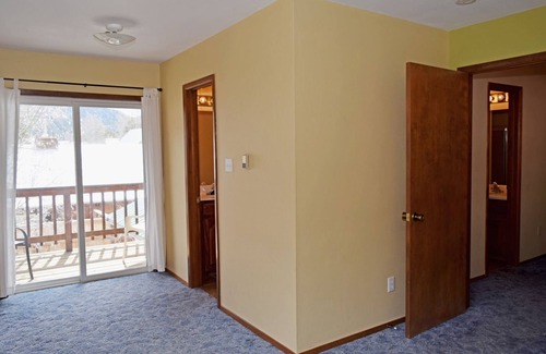 Red River House | Arnolds River Retreat - In town - On The River - Cable - Washer/Dryer - Wood Sto