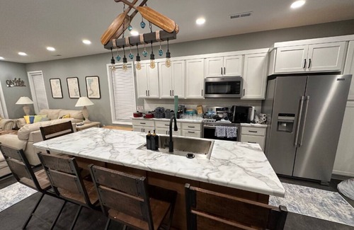 Arnolds Park House | ArnoldsPkHouses:Firepits,FamFriendly,Sleep16