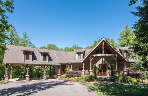 Shelby House | Arrow Haven- Large home nestled in the forest 10 minutes to the ALWS games.