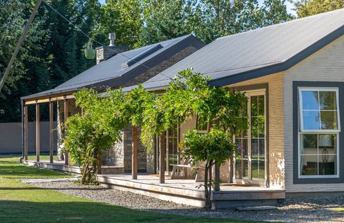 Arrow Junction Cottage | Arrow Junction Cottage near Arrowtown, super close to bike and hiking trails