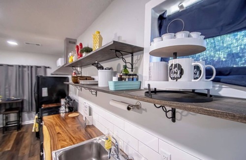North Little Rock Apartment | Arrowhead B- Perfectly Equipped For Long Stays