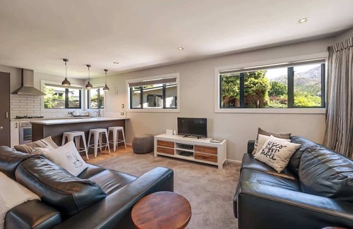 Arrowtown House | Arrowtown Stoney Cottage