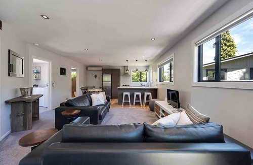 Arrowtown House | Arrowtown Stoney Cottage