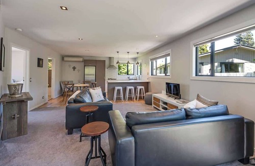 Arrowtown House | Arrowtown Stoney Cottage