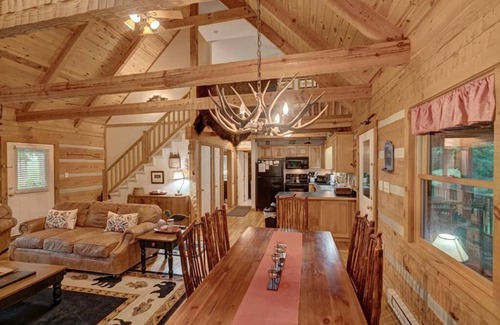 Seven Devils Cabin | Arroyito - Mountain Cabin, Pet-Friendly, Dogs Welcome, Wood Fireplace, Shared Firepit, Charcoal G.
