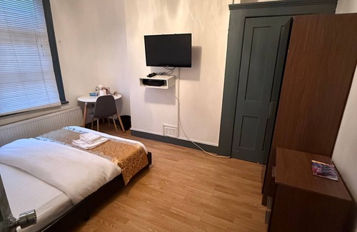 Highbury West Bed & Breakfast | Arsenal Stadium home 2