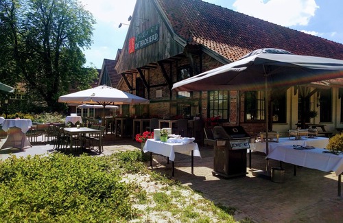 Bruggenmors Hotel | Art And Nature Meet Here — Steps From TwentseWelle And Peaceful Parks