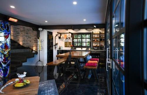 Lefkada Town House | Art BeachFront Villa