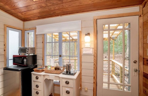 Pittsboro House | Art, Beauty, Nature: A Woodland Retreat