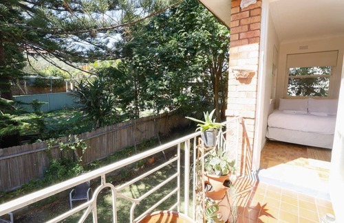 Maroubra Apartment | Art Deco at Marouba Beach Soak up the Sand and Surf