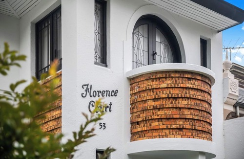 Middle Park Apartment | Art Deco Boutique Bespoke Brilliance + Beach&Park