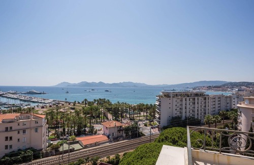 Cannes Apartment | Art Deco Luxury Apartment with Breath Taking View on Cannes Bay by Olidesi