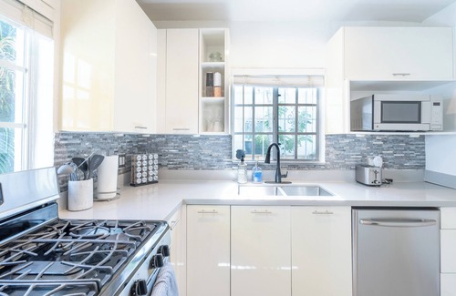 Buena Vista House | Art deco Miami Villa close to Design District - 10 min to the Beach