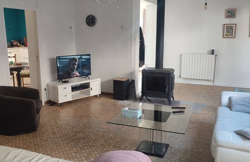 Saint-Hilaire-de-la-Noaille House | Artist's house in the country Pets welcome L