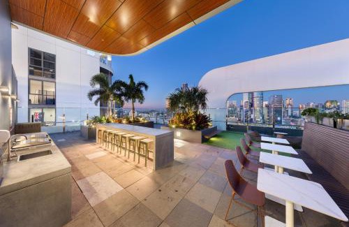 South Brisbane Apartment | Art House Apartments by CLLIX
