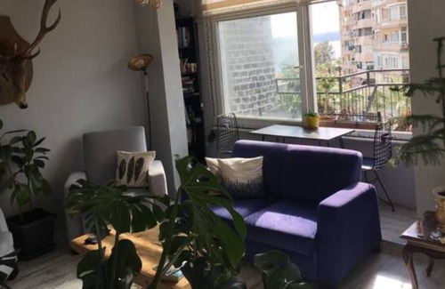 Karsiyaka Apartment | Art-Inspired w/ Terrace and Sea View