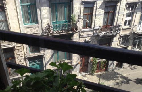 Saint-Josse-ten-Noode Apartment | Art Nouveau Floral