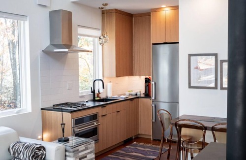 Nellysford House | Art & Soul Guest House: Mtn Views + Hot Tub
