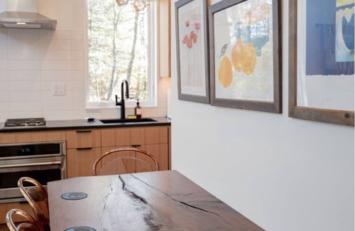 Nellysford House | Art & Soul Guest House: Mtn Views + Hot Tub