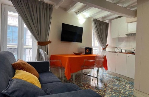 Rione III Colonna Apartment | Artemide Domus Romae.
