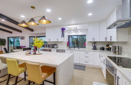 San Diego House | Artesian Estates -5BR Retreat- Games & Views