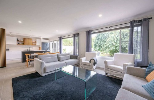 Calare House | Artful Abode - Duntryleague, Vibrant Decor