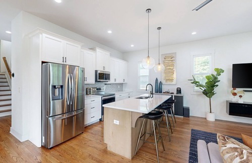 Mechanicsville House | Artful escape with stylish interior, skyline views, luxe suite with WFH desk