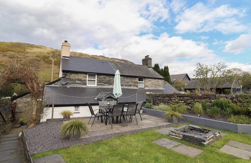 Tywyn Cottage | ARTHUR’S COTTAGE, pet friendly, character holiday cottage in Tywyn