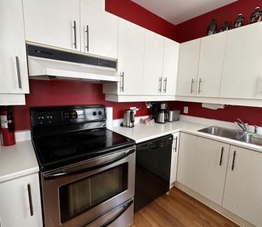 Vieux-Quebec-Cap-Blanc-colline Parlementaire Apartment | Artillery view Condo (free parking)