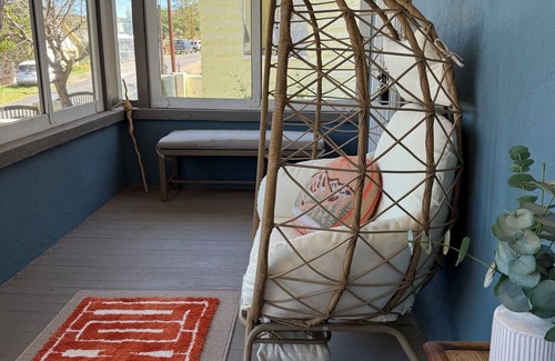 Bisbee House | Artisan Comfort: HUGE Porch, Private Yard, Dog OK