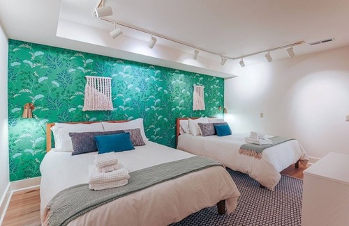 Afton House | Artisan's Lodge: Romantic, Private, Central to 151